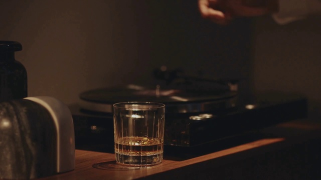 Video Reference: Alcohol, Drink, Old fashioned glass, Barware, Liqueur, Drinkware, Distilled beverage, Glass, Shot glass, Pint glass