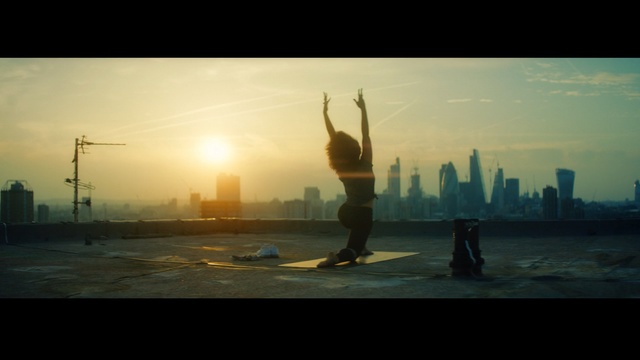 Video Reference: Sky, Daytime, Backlighting, Horizon, Morning, Water, Atmosphere, Photography, Sunlight, Calm