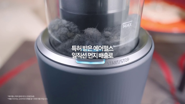 Video Reference: Camera lens, Automotive tire, Fluid, Camera accessory, Lens, Cameras & optics, Optical instrument, Gas, Carbon, Teleconverter