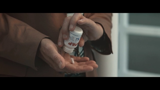 Video Reference: Finger, Hand, Skin, Arm, Joint, Alcohol, Muscle, Leg, Water, Ear