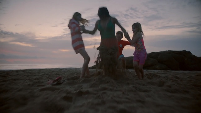 Video Reference: People in nature, Fun, Photograph, Sand, Beach, Vacation, Horizon, Friendship, Sea, Ocean