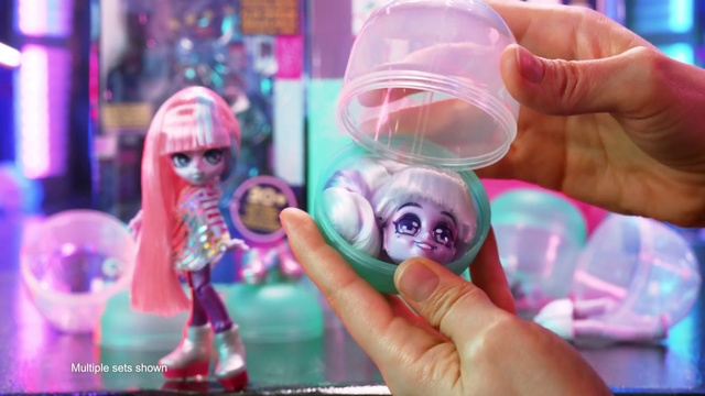 Video Reference: Toy, Doll, Fun, Animation, Play-doh, Finger, Hand, Barbie, Photography, Child