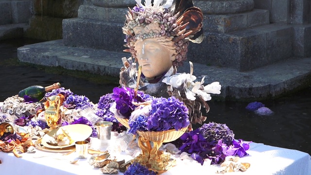 Video Reference: Headpiece, Hair accessory, Headgear, Fashion accessory, Plant, Flower, Floristry, Flower Arranging, Cut flowers, Floral design