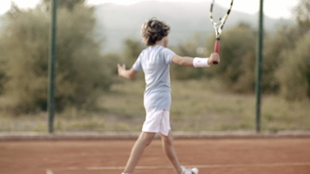 Video Reference: tennis, sports, ball game, tennis player, racquet sport, baseball equipment, player, sports training, grass, competition event, Person