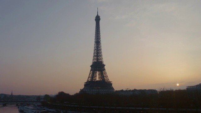 Video Reference: Landmark, Tower, Spire, National historic landmark, Monument, Sky, Architecture