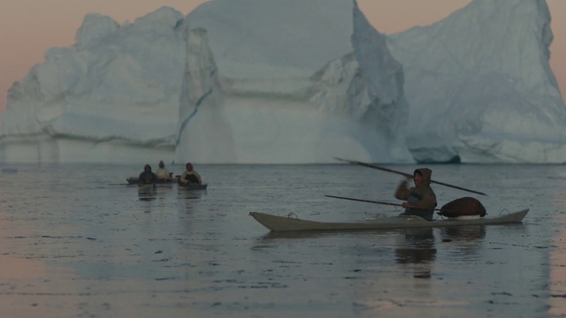 Video Reference: Watercraft rowing, Atmospheric phenomenon, Boating, Water transportation, Water, Iceberg, Vehicle, Recreation, Boat, Sea ice