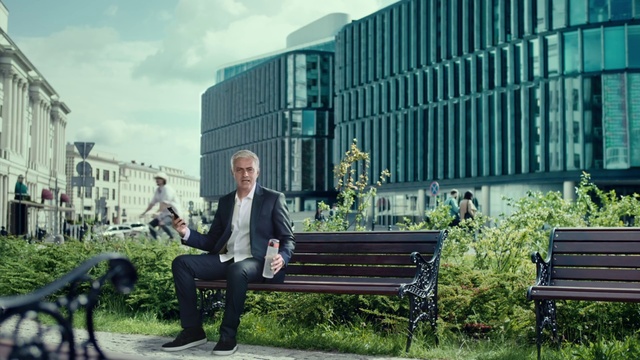 Video Reference: Bench, Urban area, Sitting, Human settlement, Furniture, City, Tree, Architecture, Downtown, Leisure