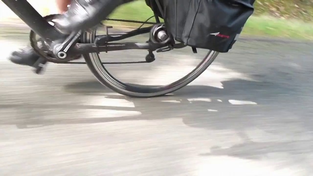 Video Reference: Product, Vehicle, Tire, Bicycle, Wheel, Bicycle wheel, Spoke, Bicycle accessory, Floor, Automotive wheel system