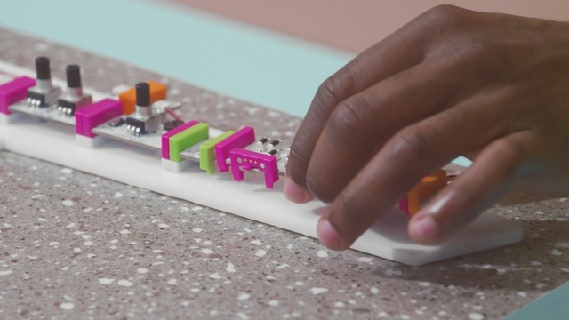 Video Reference: Finger, Pink, Nail, Hand, Magenta, Play, Electronics, Child