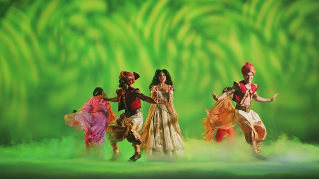 Video Reference: Entertainment, Performing arts, Folk dance, Dance, Dancer, Event, Choreography, Adaptation, Performance, Performance art