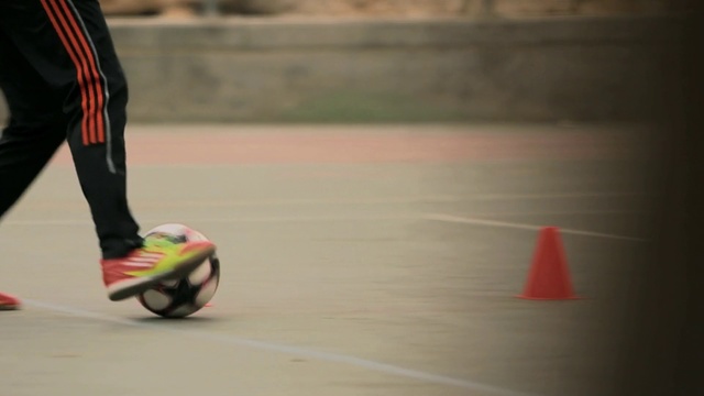 Video Reference: Footwear, Vehicle, Wheel, Rolling, Recreation, Sports, Asphalt, Competition event, Sports equipment, Roller skates