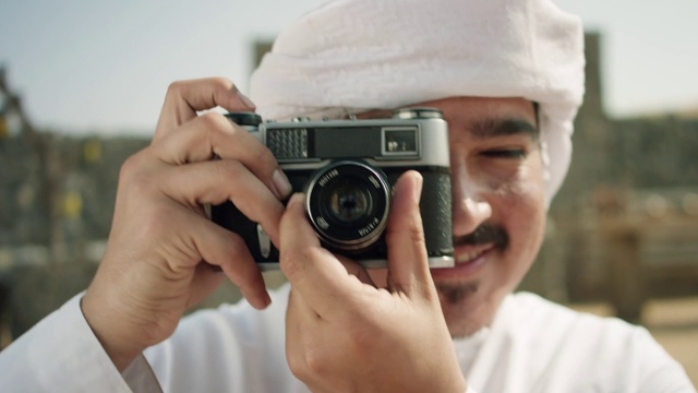 Video Reference: Point-and-shoot camera, Photograph, Cameras & optics, Camera, Photographer, Digital camera, Photography, Close-up, Eye, Camera lens