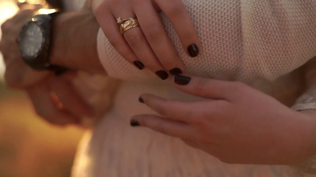 Video Reference: Nail, Finger, Hand, Skin, Manicure, Nail care, Close-up, Ring, Thumb, Wrist