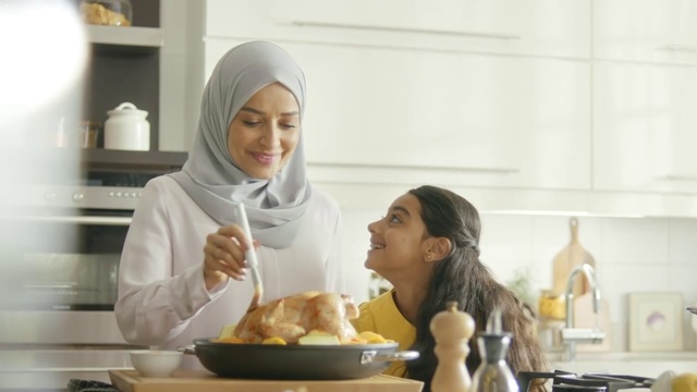 Video Reference: Cook, Cooking, Chef, Food, Chief cook, Eating, Dish, Room, Meal, Cuisine