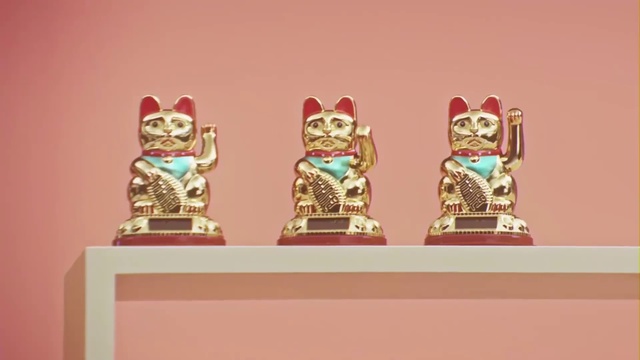 Video Reference: Figurine, Toy, Bookend, Souvenir, Cat, Art