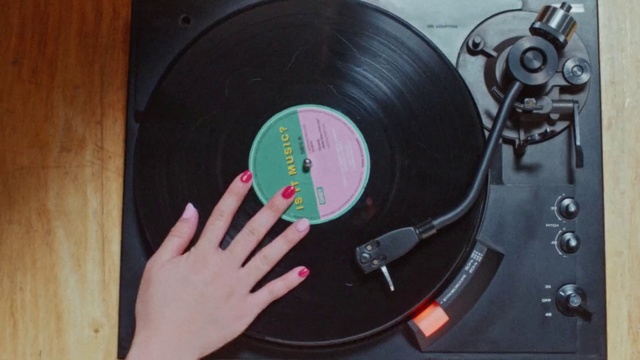 Video Reference: Gramophone record, Electronics, Record player, Technology, Publication, Electronic device, Music, Circle, Data storage device, Art