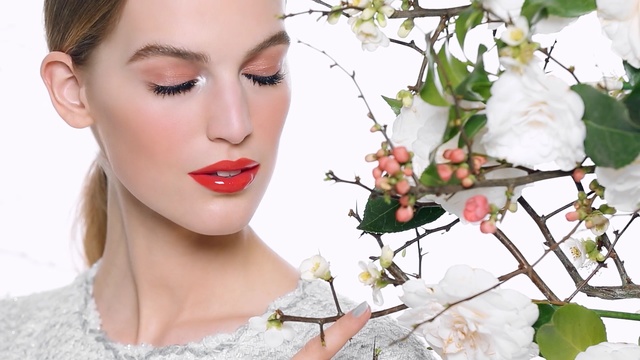 Video Reference: Face, Lip, Skin, Beauty, Nose, Chin, Cheek, Eyelash, Lipstick, Neck, Person