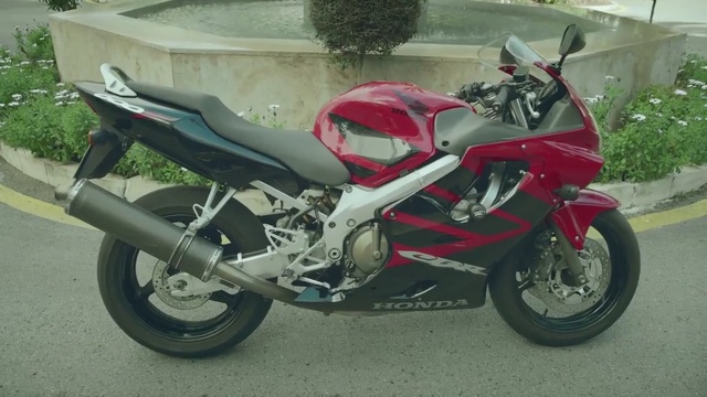 Video Reference: land vehicle, motorcycle, motor vehicle, car, vehicle, motorcycle accessories, honda, automotive lighting, motorcycle fairing, wheel