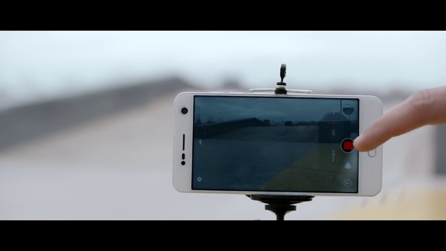 Video Reference: Product, Technology, Electronics, Electronic device, Gadget, Display device, Screen, Smartphone, Media, Multimedia