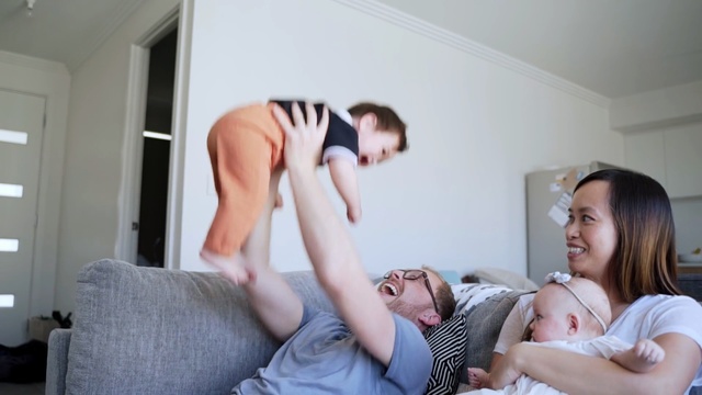 Video Reference: people, photograph, room, girl, photography, shoulder, leg, product, muscle, hand, Person