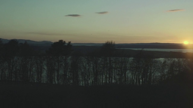 Video Reference: Sky, Horizon, Atmospheric phenomenon, Morning, Evening, Cloud, Atmosphere, Dusk, Tree, Sunset