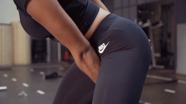 Video Reference: Sportswear, Shoulder, Arm, Leg, Joint, Human leg, Physical fitness, Knee, Thigh, Active pants