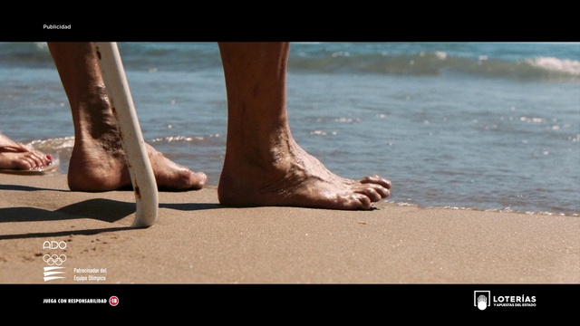 Video Reference: Water, Joint, Shoe, Leg, Wood, People on beach, Knee, Calf, Beach, Barefoot