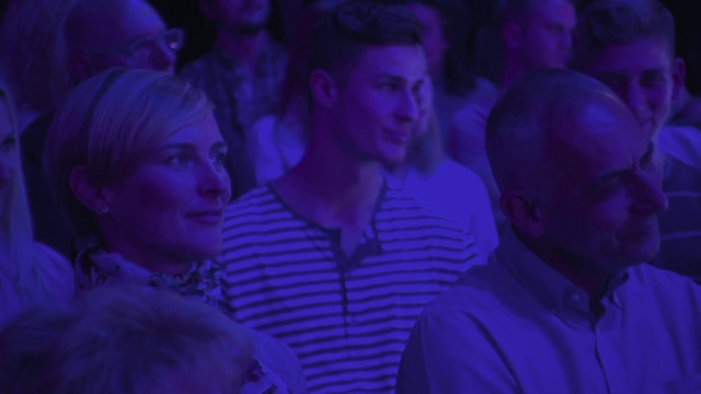 Video Reference: Purple, Violet, Blue, Magenta, Electric blue, Event, Nightclub, Disco, Fun, Crowd, Person
