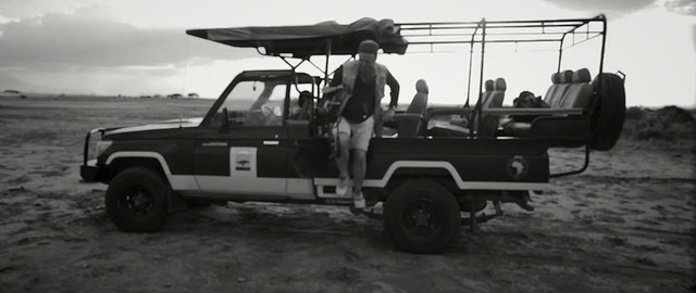 Video Reference: Land vehicle, Vehicle, Car, Off-road vehicle, Jeep, Sport utility vehicle, Off-roading, Automotive tire, Automotive exterior, Photography