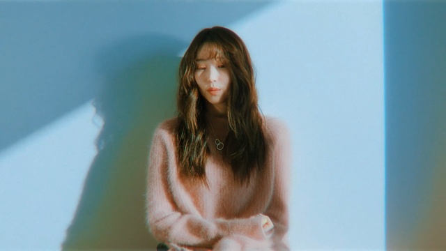 Video Reference: human hair color, beauty, fashion model, girl, shoulder, long hair, brown hair, photo shoot, model, Person