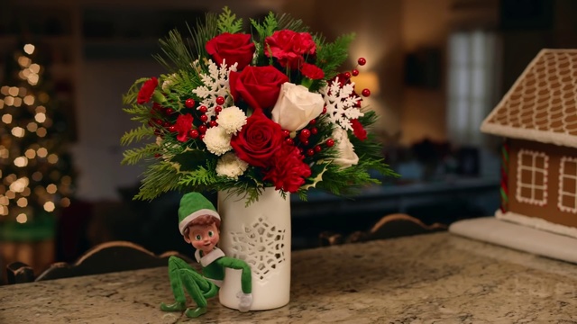 Video Reference: Flower, Bouquet, Cut flowers, Floristry, Flower Arranging, Red, Plant, Floral design, Rose, Artificial flower