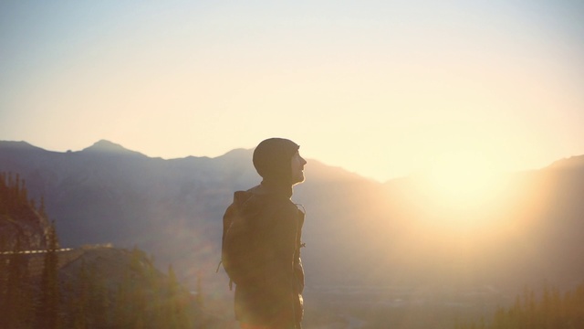 Video Reference: Sky, Atmospheric phenomenon, Morning, Backlighting, Sunlight, Light, Atmosphere, Photography, Cloud, Calm