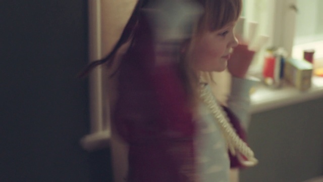 Video Reference: Hair, Long hair, Shoulder, Beauty, Hairstyle, Lady, Standing, Lip, Brown hair, Dress