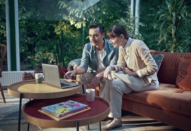 Video Reference: Plant, Furniture, Table, Laptop, Computer, Personal computer, Tree, Tableware, Sharing, Leisure