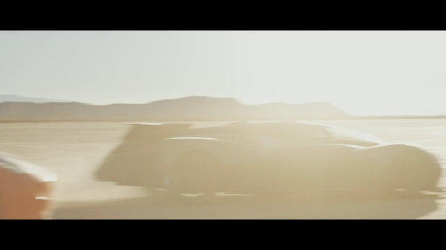 Video Reference: Desert, Natural environment, Sand, Atmospheric phenomenon, Sky, Aeolian landform, Erg, Landscape, Horizon, Morning
