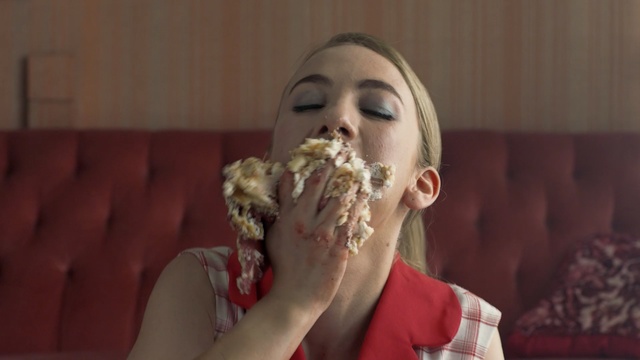 Video Reference: girl, mouth, human, lip, eating, finger