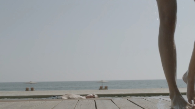 Video Reference: sea, sky, vacation, beach, leg, ocean, horizon