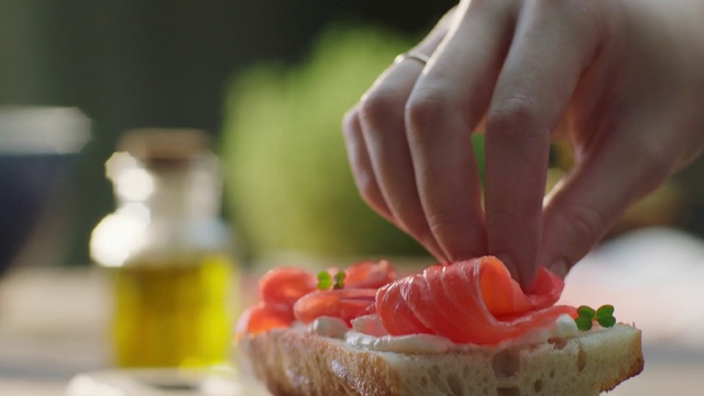 Video Reference: Food, Dish, Cuisine, Ingredient, Smoked salmon, Garnish, Bruschetta, appetizer, Finger food, Hors doeuvre