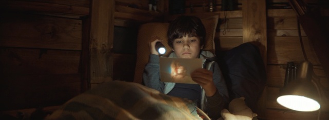 Video Reference: Snapshot, Fun, Darkness, Photography, Adventure game, Sitting, Screenshot, Drinkware, Midnight, Person