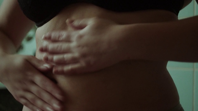 Video Reference: Black, Skin, Abdomen, Hand, Trunk, Stomach, Arm, Joint, Muscle, Finger