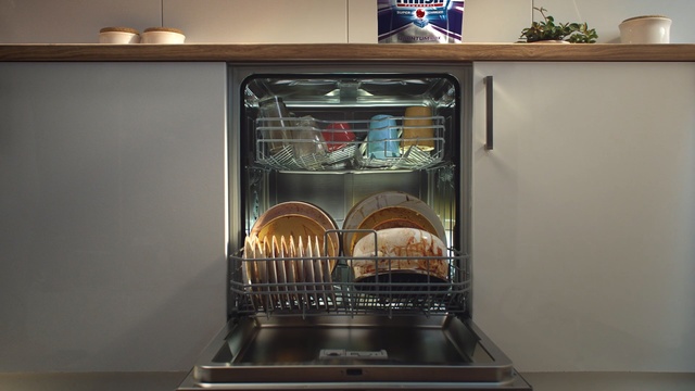 Video Reference: Kitchen appliance, Dishwasher, Major appliance, Home appliance, Room, Display case, Toaster oven, Gas
