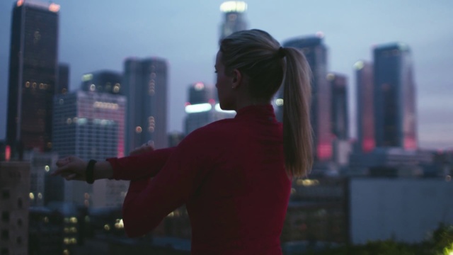 Video Reference: Urban area, Metropolitan area, City, Sky, Human settlement, Atmospheric phenomenon, Skyline, Cityscape, Snapshot, Standing, Person