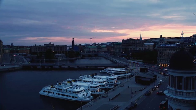 Video Reference: Sky, Cloud, Water, Harbor, City, Marina, Evening, Port, Dusk, Morning, Outdoor, Boat, Large, Cloudy, Ship, Clouds, Docked, Yard, Big, Sunset, View, Dock, Filled, Sitting, Body, Many, Several, White, River, Ocean, Parked, Blue, Group, Clock, Watercraft, Vehicle, Scene, Lake, Day