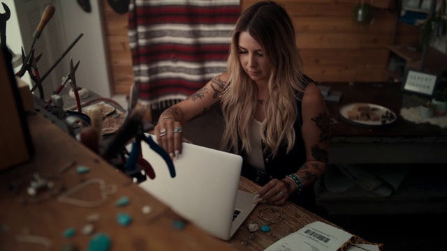 Video Reference: Photograph, Snapshot, Fun, Design, Arm, Writing instrument accessory, Brown hair, Finger, Leg, Eyewear