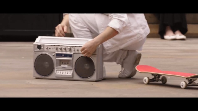 Video Reference: Boombox, Portable media player, Electronics, Technology, Media player, Electronic device, Cassette deck, Audio equipment, Stereophonic sound, Person