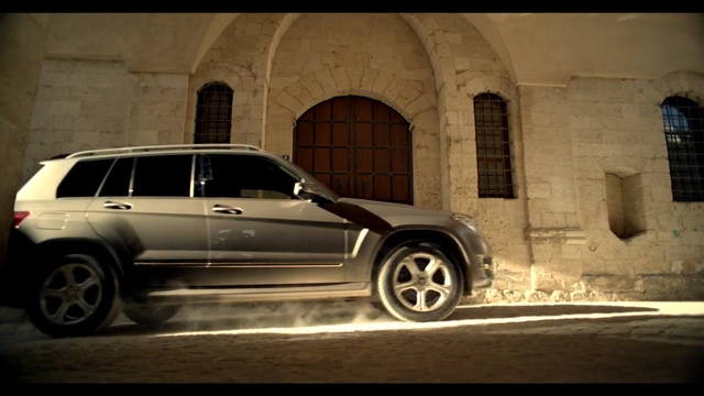 Video Reference: Land vehicle, Vehicle, Luxury vehicle, Car, Automotive tire, Sport utility vehicle, Rim, Alloy wheel, Automotive design, Wheel