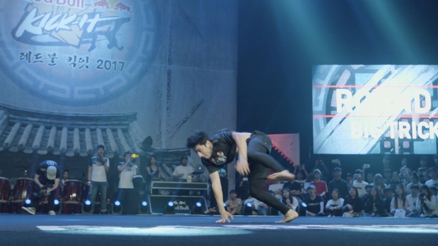 Video Reference: blue, performance, sport venue, competition, entertainment, stage, competition event, games, public event, performing arts