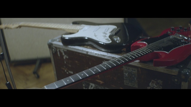 Video Reference: Guitar, String instrument, Musical instrument, String instrument, Electric guitar, Plucked string instruments, Bass guitar, String instrument accessory, Music, Guitar accessory