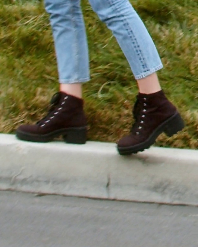 Video Reference: Footwear, White, Shoe, Black, Leg, Jeans, Human leg, Ankle, Street fashion, Brown