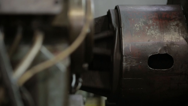 Video Reference: Auto part, Automotive engine part, Machine tool, Machine, Bumper, Metal, Engine, Steel
